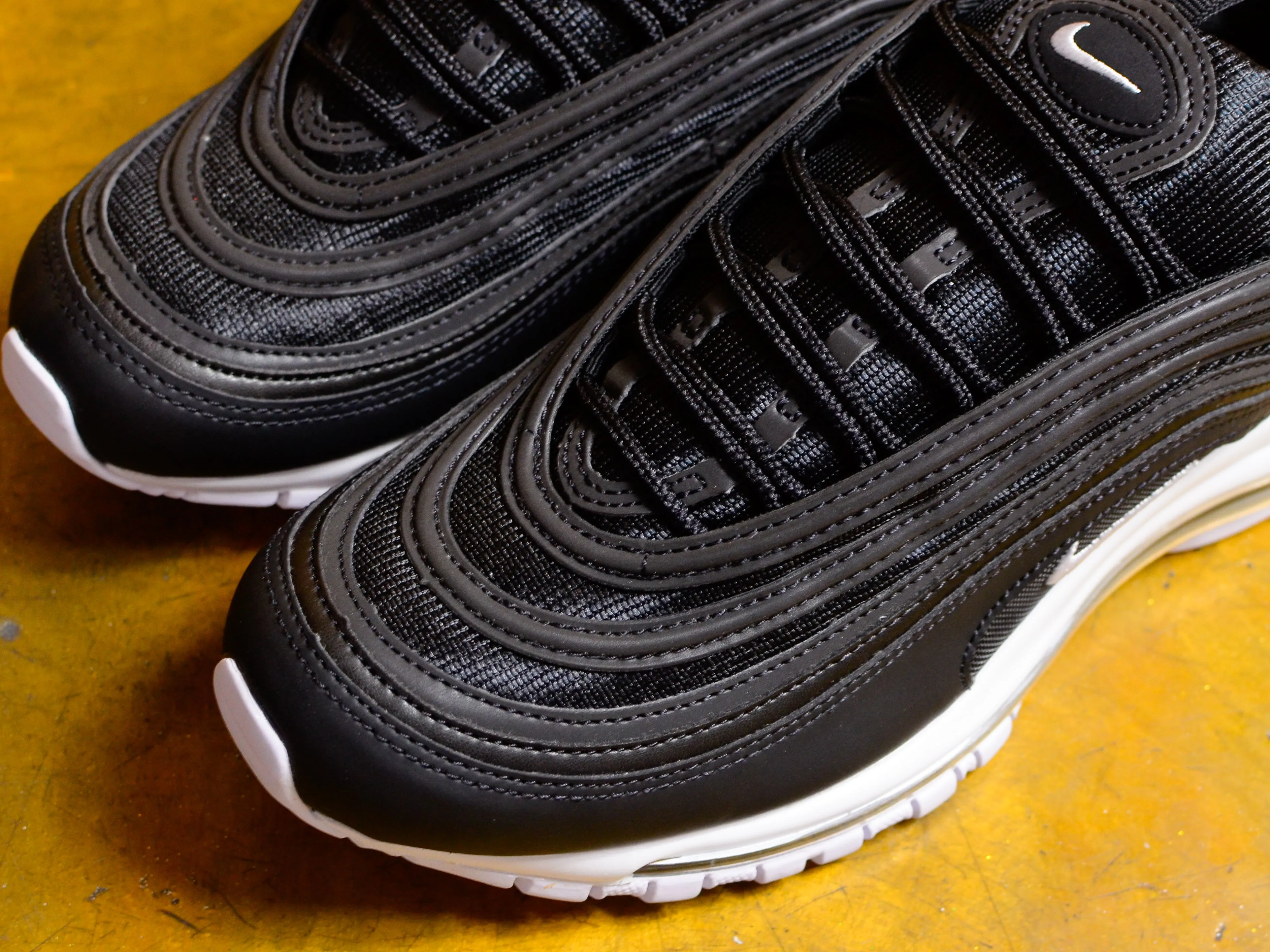 Nike Air Max 97 - Black / White