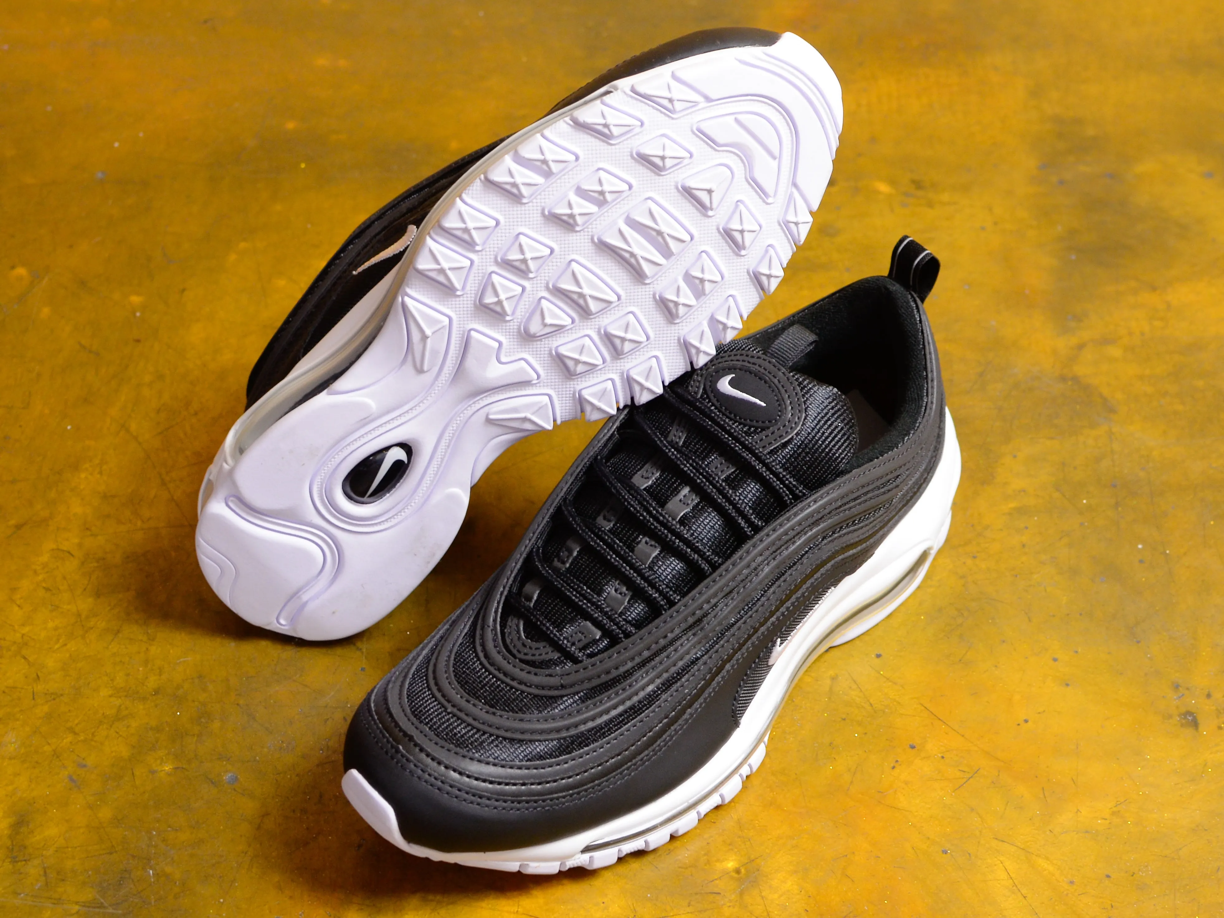 Nike Air Max 97 - Black / White