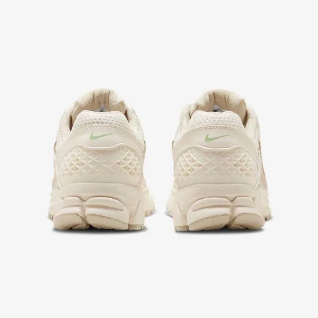 Nike women's air zoom vomero 5 (sail light orewood brown/ tan brown/ cream/ sail/ light orewood brow